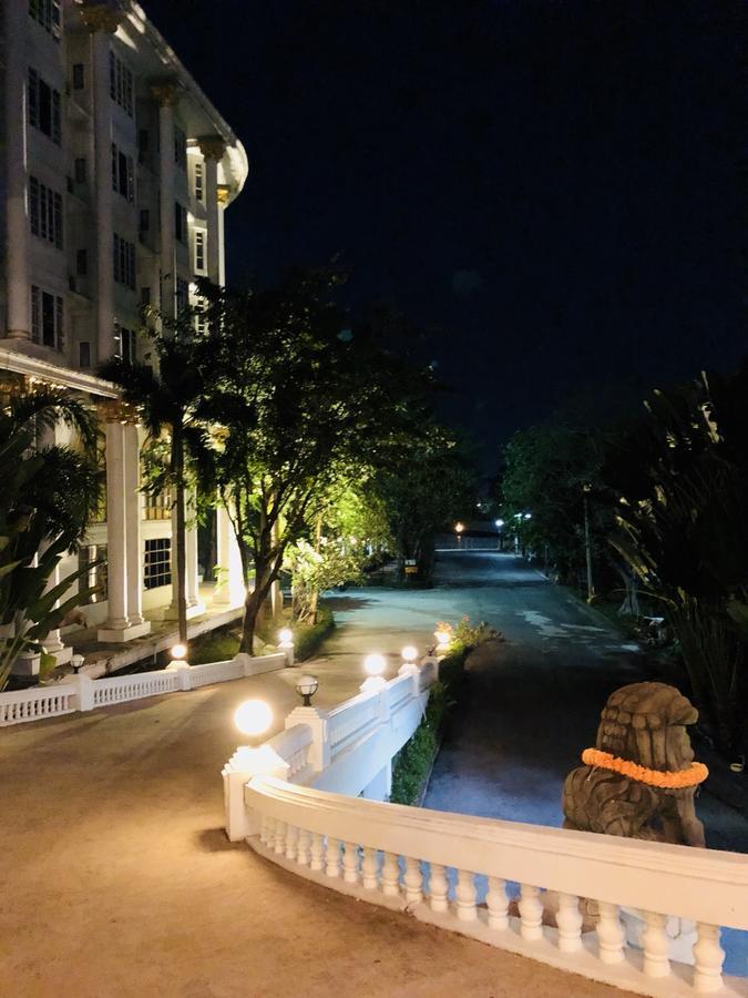 Hermitage Hotel Korat-Sha Nakhon Ratchasima Exterior photo